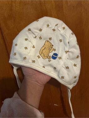 Vintage Winnie the Pooh Unisex Tie Beanie Hat Cap Newborn Baby 0-3 Classic Pooh